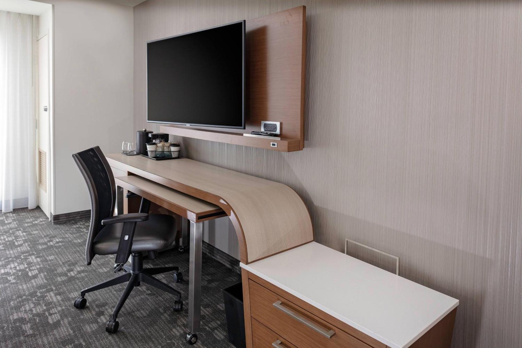 Courtyard Cincinnati Мейсон Экстерьер фото