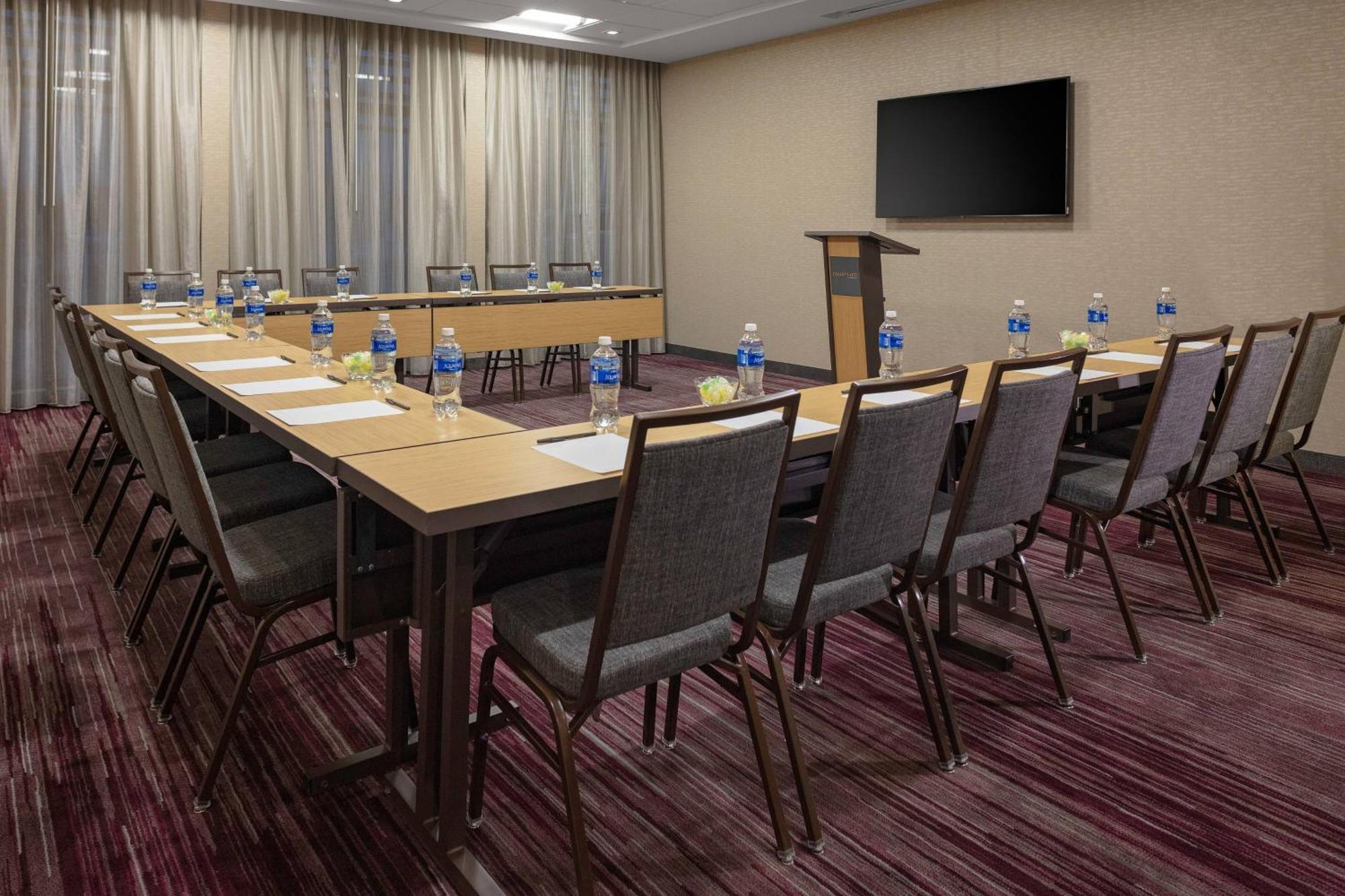 Courtyard Cincinnati Мейсон Экстерьер фото